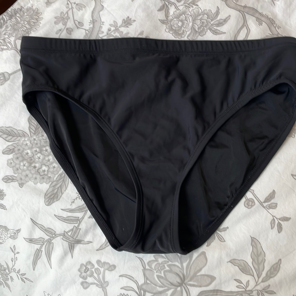 NWOT black mid-rise bikini.